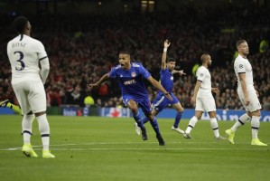  罗马中场核心伤退，球队及时调整保住平局结果