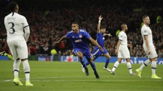  罗马中场核心伤退，球队及时调整保住平局结果