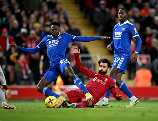  门兴格拉德巴赫边路传中精准，头球轰炸攻破对手城池