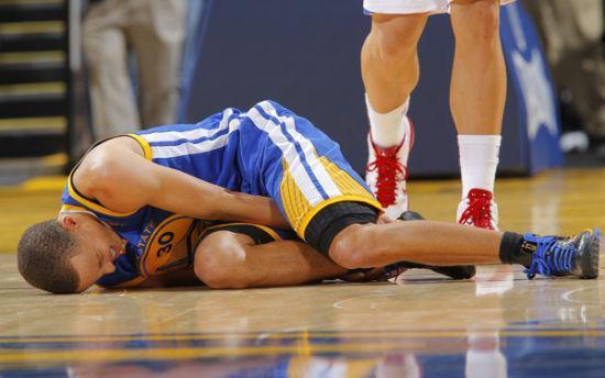  库里脚踝扭伤缺席下周对阵勇士关键战