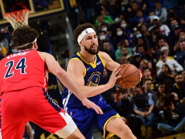  库里单节轰下二十分，勇士主场碾压国王